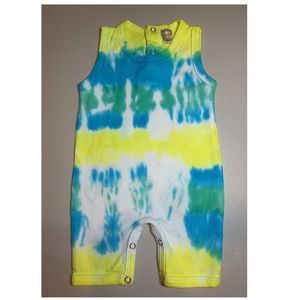 𝅺brand New-Hand tie dyed baby tank onesie💙